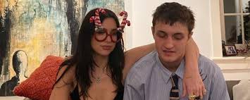 Wann und wo anwar hadid wurde geboren? Dua Lipa Vriend Leeftijd Afkomst Foto S En Vermogen
