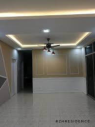 Hullalla.com dekorasi ruang tamu rumah teres kos rendah 28 03 2019 himpunan pelbagai ilham untuk dekorasi hiasan dalaman terbaik apartment kos rendah semoga semua sihat dan seronok sebab anda mari ke sini perkongsian kali ini pihak admin akan kongsikan dengan anda. Pasangan Ini Tunjuk Cara Diy Wainscoting Untuk Satu Ruang Tamu Betul Betul Mudah Impiana Ruang Tamu Ruang Pasangan