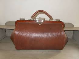 Traditional French Vintage Leather Gladstone Bag Doctor S Etsy Gladstone Bag Vintage Leather Leather