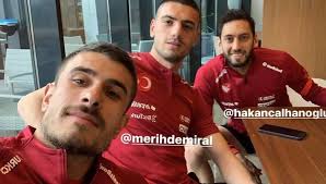 Euro 2020 sonrasında i̇spanyol ekibiyle resmen sözleşme imzalaması beklenen dorukhan toköz, 2018'de eskişehirspor'dan sadece 150 bin euro'ya geldiği siyah beyazlılarda 3 sezonda çıktığı 71 karşılaşmada 3 gol atarken, 3 de a Super Lig Exklusiv Dorukhan Tokoz X Merih Demiral X Hakan Calhanoglu Facebook