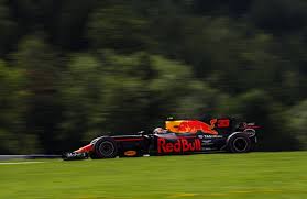 Flashscore.ro oferă clasamente din formula 1 pentru campionatul piloților și constructorilor și alte clasamente din sporturile cu motor. F1 Austria 2018 Dezastru Mercedes