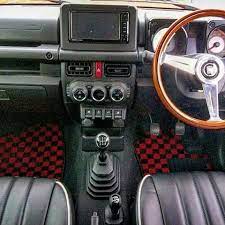 2019 05 27 jimny nardi ステアリングは ja11で使っていたnardiを そのままjb74に使用 ハイブリッジファーストさんの ステアリングボスキットのおかげで 取り付け可能に フロアマットは シックな車 suzuki jimny jimny sierra suzuki