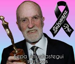 Es una elegancia vestir así,a Mi me encantaba vestir así. No se Uds,que  diran.