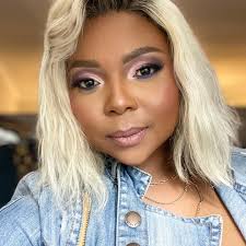 Weza Solange has a message for you! Tune in tonight and catch her as she  graces your screens as Florence, what's Florence's deal? Tune in and find  out. #Isidingo #Isidingo21