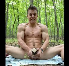 Hot Straight Hunk pounding fleshlight in public park - ThisVid.com