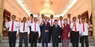 9.2.5 kementerian perdagangan dalam negeri dan hal ehwal pengguna (kpdnhep) sebuah kementerian yang ditubuhkan pada 27 oktober 1990 untuk menggalak pembangunan perdagangan yang beretika serta untuk meningkatkan keberkesanan perlindungan pengguna di malaysia. Kementerian Negara Tugas Fungsi Dan Susunan Organisasi