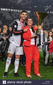 May 27, 2021 · cristiano ronaldo (cristiano ronaldo dos santos aveiro, born 5 february 1985) is a portuguese footballer who plays as a striker for italian club juventus, and the portugal national team. Maria Dolores Dos Santos Aveiro Die Mutter Von Cristiano Ronaldo Sieg Feiert Die Meisterschaft In Der Serie A Fussballspiel Juventus Vs An Stockfotografie Alamy