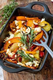 Ofenkurbis Mit Feta Rezept Herbstlicher Ofenkurbis Mit Kartoffeln Gemuse Und Feta Der Ofenkurbis Mit Feta Ist Perfek Rezepte Mit Feta Rezepte Essensrezepte