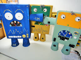 Roboter Selbst Gemacht Roboter Diy Kinder Basteln Pappe Karton Karton Kinder Karton Basteln Basteln Fur Kindergartner
