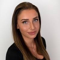 Lorena Frank's Instagram, Twitter & Facebook