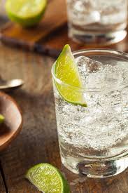 Gin Tonic Rezept Fur Den Beliebten Longdrink Rezept Longdrinks Gin Tonic Rezept Gin