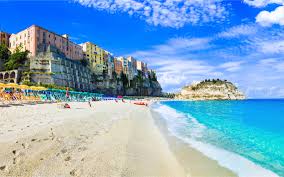 Tropea (kalabrien / provinz vibo valentia) zählt wegen seiner herrlichen lage und der gut erhaltenen altstadt zu den beliebtesten urlaubszielen kalabriens und den schönsten orten der italienischen. Tropea Warum Du Unbedingt Einmal In Diese Unbekannte Stadt Reisen Musst