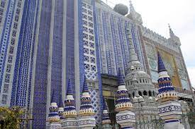 Harga tiket masuk masjid tiban hem,, ini dia yang menjadi pertanyaan bagi para pengunjung atau wisatawan yang ingin berlibur ke tempat wisata religi. Keindahan Arsitektur Wisata Populer Masjid Lawang Sewu Turen Malang
