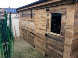 Workshop Made With Pallets Maison En Bois De Palettes Palette Meuble Palette