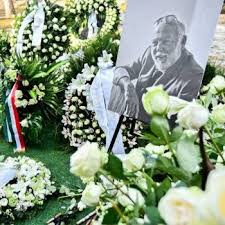 Vajna tímea a blikkben megtörte a csendet, elmondta, miért készülhetett vele és egy fiatal milliárdossal közös kép andy vajna sírjánál. Vajna Timea G7 Gazdasagi Sztorik Erthetoen