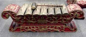 Saron merupakan alat musik yang dimainkan dengan cara ditabuh. Saron Barung In Pelog
