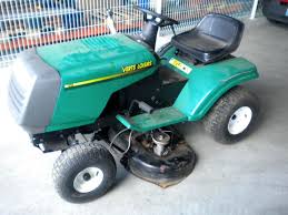 Il s'agit d'un appareil qui permet de tondre les grandes pelouses. Tracteur Tondeuse Vert Verts Loisirs Tondeuses D Occasion Aux Encheres Agorastore