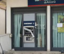 La banca popolare di ancona entra a far parte del gruppo ubi banca (unione di banche italiane) in data 19/02/2017. Piedimonte Matese Boato Nella Notte Un Ordigno Fa Saltare In Aria Il Bancomat Della Ex Banca Di Ancona Casertasera It