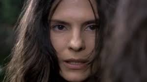 A Favorita: Flora expulsa Irene do rancho, mas dá dinheiro pro ônibus