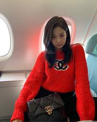Jennie kim, known as jennie, was born in anyang, south korea jennie grew up in auckland, new zealand until returning in high school. 16 Outfits That Prove Blackpink S Jennie Is Obsessed With Chanel British Vogue