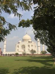 The entire taj mahal complex is made up of five elements surrounded by four smaller domes and four slender towers. How To Visit The Taj Mahal With Kids 5 Lost Together