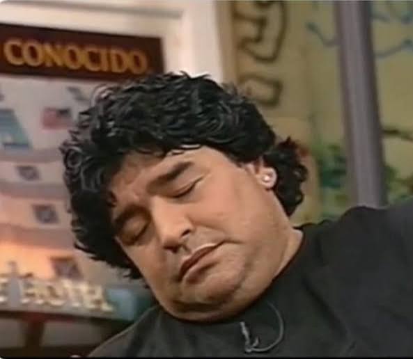 memezasd on X: "aburrido Diego Maradona durmiendo" / X