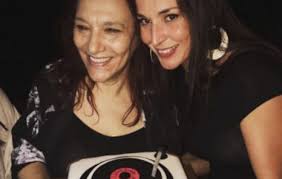 Το κομμάτι σε μουσική και στίχους της ελένης βιτάλη γράφτηκε το 1989 και. Gene8lia Gia Thn Elenh Bitalh Ta Posa Kleinei H Apopsh