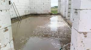 Полив водой уплотняемого грунта насыпей