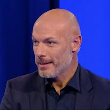 Howard Webb once booked Chelsea's Didier Drogba for missing kick-off  because he was "having a number two"