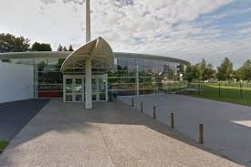 Seine Maritime En Train De Se Changer A La Piscine Une Jeune Femme Surprend Un Voyeur 76actu