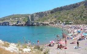 Βρίσκεται κάτω από τη σκιά του όρους κιθαιρώνα (1.409μ) στη δεξιά πλευρά του κόλπου και του. Erwtosphlia Porto Germeno Kakia 8alassa Psa8a Karabi Apolayste 5 Paralies Ths Attikhs Me Krystallina Nera Eirinika Gr