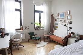 Das angebot auf unserer seite ist für sie kostenlos. Helles Zimmer Mit Herbstfarben In Kolner Altbau Zu Vermieten Koln Wg Altbau Schlafzimmer Herbst Wg Zimmer Zimmer Einrichten Altbau Schlafzimmer