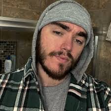 Sean Dickie's Instagram, Twitter & Facebook