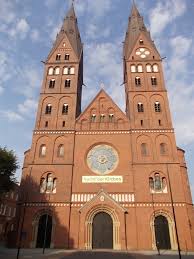 An der position mit den koordinaten 53.557424, 10.013712 befindet sich ab dem 1. St Marien Dom Religioser Lernort Hamburg Heiliger Raum Kirchenpadagogik Landesinstitut Hamburg