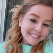 Julie Breeding's Instagram, Twitter & Facebook