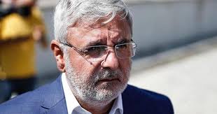 Üniversite hayatında radyo ile tanışan veyis ateş medyaya ilk girişini yaparak cem radyo'da görev aldı. Metiner Ayasofya Imami Boynukalin A Seslendi Lutfen Paylasimlarinla Kendini Polemik Konusu Yapma Bize Lazimsin Independent Turkce