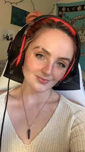 Lol okay, this is cool. My first time playing against a streamer. As soon  as i saw her name I opened twitch