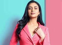 Divyanka tripathi is an actress who primarily works in the indian tv industry. Divyanka Tripathi S Comment On Metro Construction Does Not Sit Well With The Twitterati Apologises For The Same Bollywood News Bollywood Hungama
