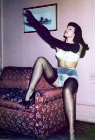 Fiat marea marea weekend 1996 1999 factory service manual baldor high bettie page posing in miami wearing her own designed and hand sewn leopard bathing suit b w. Queen Of Pinups 50 Fascinating Photos Of Bettie Page