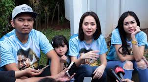 Aura kasih, avrilla sigarlaki, ben joshua and others. Promo Film Surat Kecil Untuk Tuhan Habiskan Puluhan Miliar Showbiz Liputan6 Com