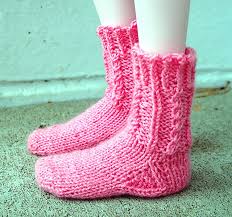 Make a slip knot and place the loop around one of the needles. Ravelry Toe Up Bjd Doll Socks Pattern By Lea Brook