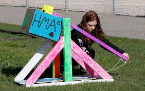The catapult vs trebuchet argument is like flat vs round earth. Testing Trebuchet Skills Hma Students Build Catapults As Part Of Final Local News Codyenterprise Com