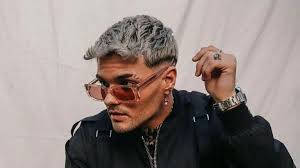 ABRAHAM MATEO, EL CANTANTE QUE CONVIERTE EN ÉXITO SUS TEMAS