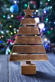 Testing Ideas On Simple And Easy Approaches For Woodwork Art Advancedwoodworkingprojectsde Christmas Tree Crafts Wooden Christmas Crafts Pallet Christmas Tree