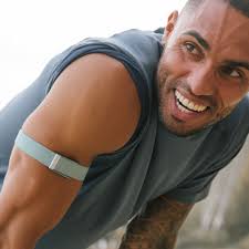 Whoop | 40.909 follower:innen auf linkedin #unlockyourself with 24/7 insights. Fit Wie Lebron James Und Patrick Mahomes Mit Diesem Smarten Fitness Und Gesundheits Tracker Gq Germany