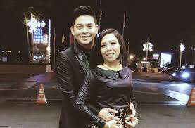 Namun, itu bukanlah sebab para keyboard warrior diberikan hak untuk melabel dan menuduh isteri penyanyi ini mengamalkan ilmu hitam. Gambar Isteri Izzue Islam Archives