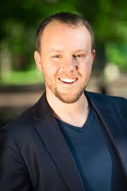 Daniel Freund's Instagram, Twitter & Facebook