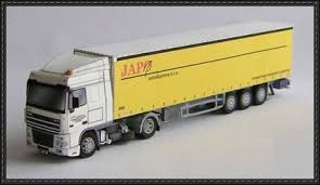 Daf Xf 95 Space Cab Schmitz Free Truck Paper Model Download Paper Models Free Paper Models Trucks