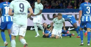 The bavarians won each of their final eight bundesliga matches at the allianz arena last season. Hertha Berlin Vs Bayern Munich Highlights Ref Involved In Pileup