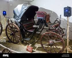 Victorian horse drawn carriage hi-res ...